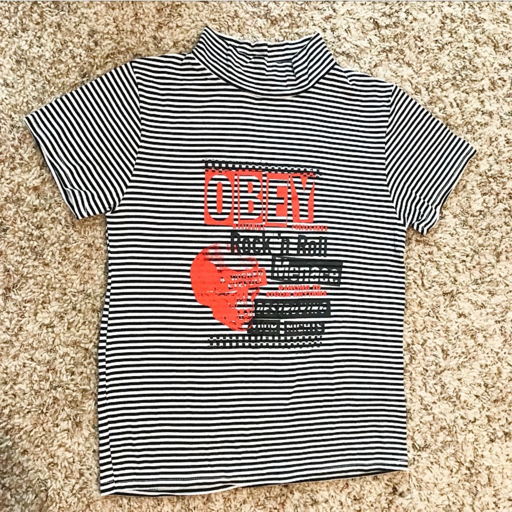 Cute Obey Top!